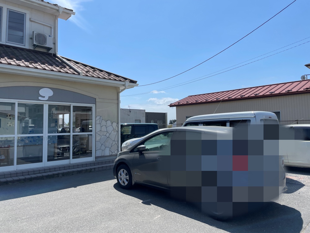 食堂花邑の駐車場