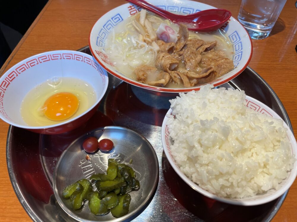 大衆酒場ぶーたのTKGラーメン