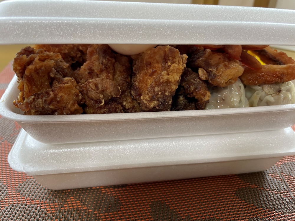 蓋が閉まらない弁当