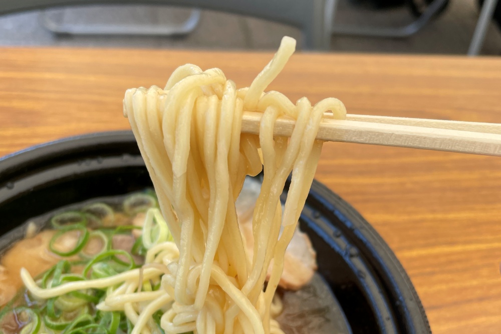 ストレートの細麺