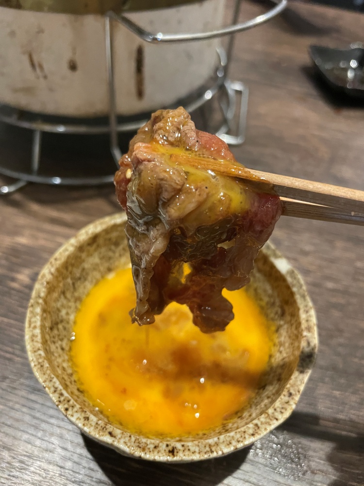 卵黄をからめたロース