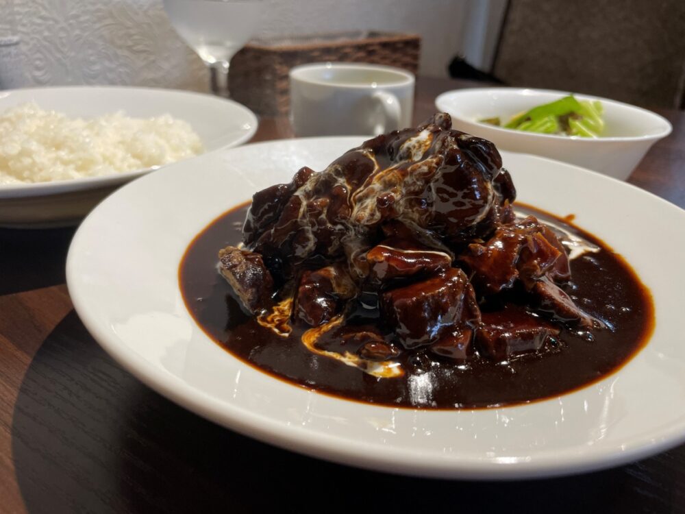 ギガ盛り牛たんシチュー