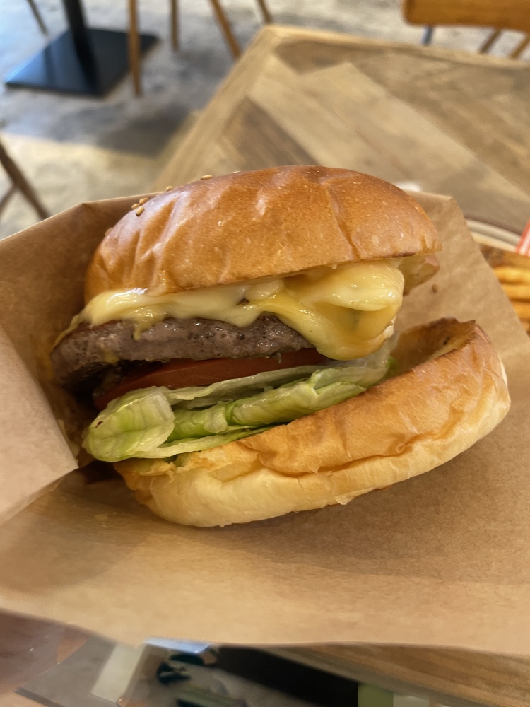 チーズがとろけるハンバーガー