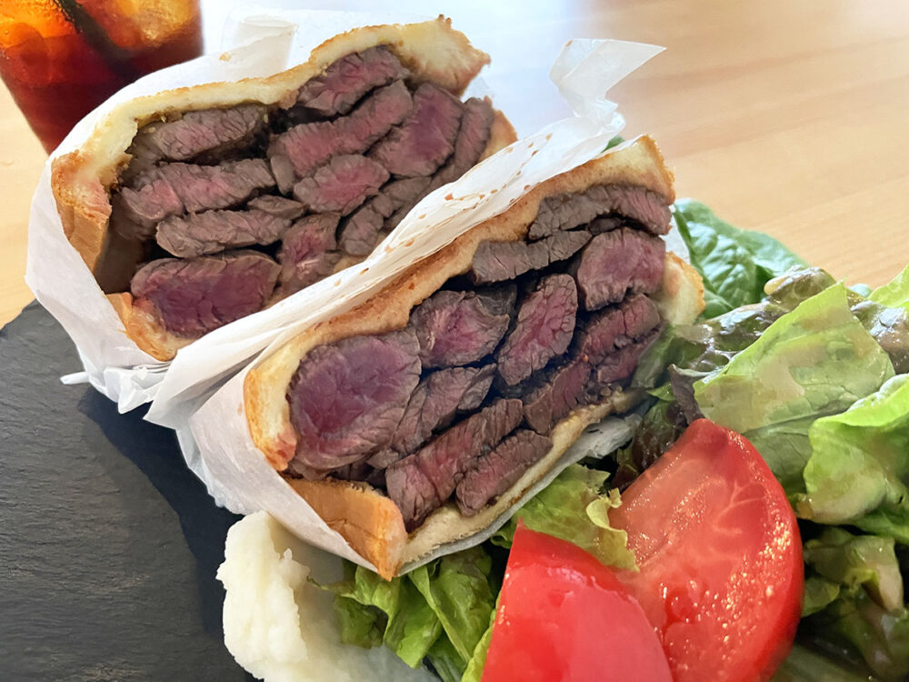 肉がぎっしりなサンドウィッチ