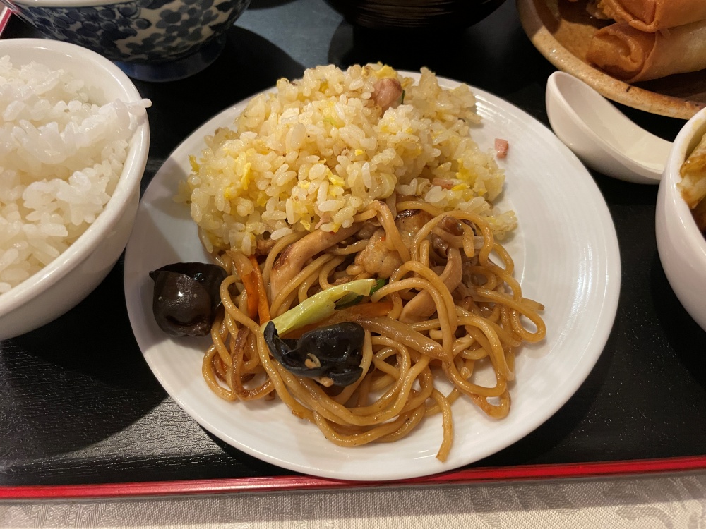 炒飯と焼きそば