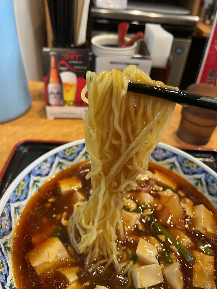 やや縮れのある細麺