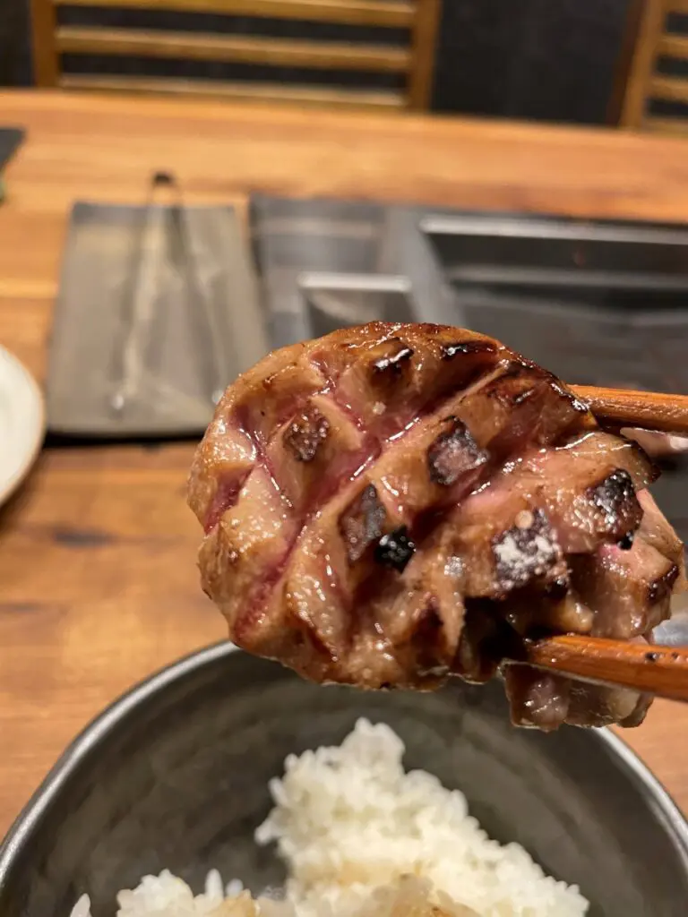 焼き上がった極厚牛タン