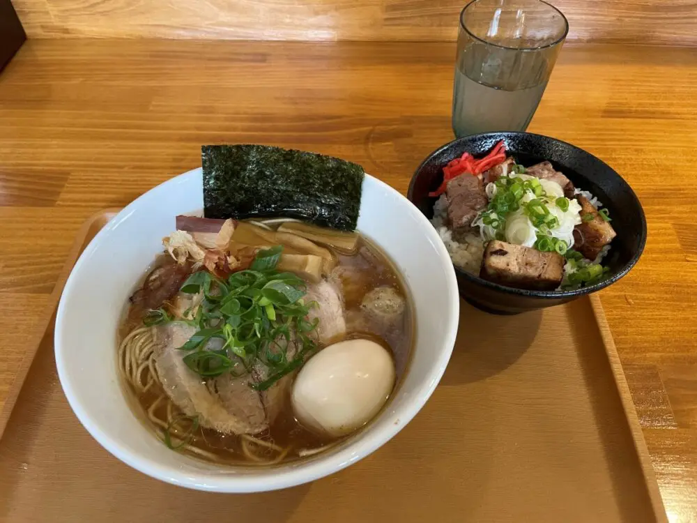 鰹だし中華そばと肉飯