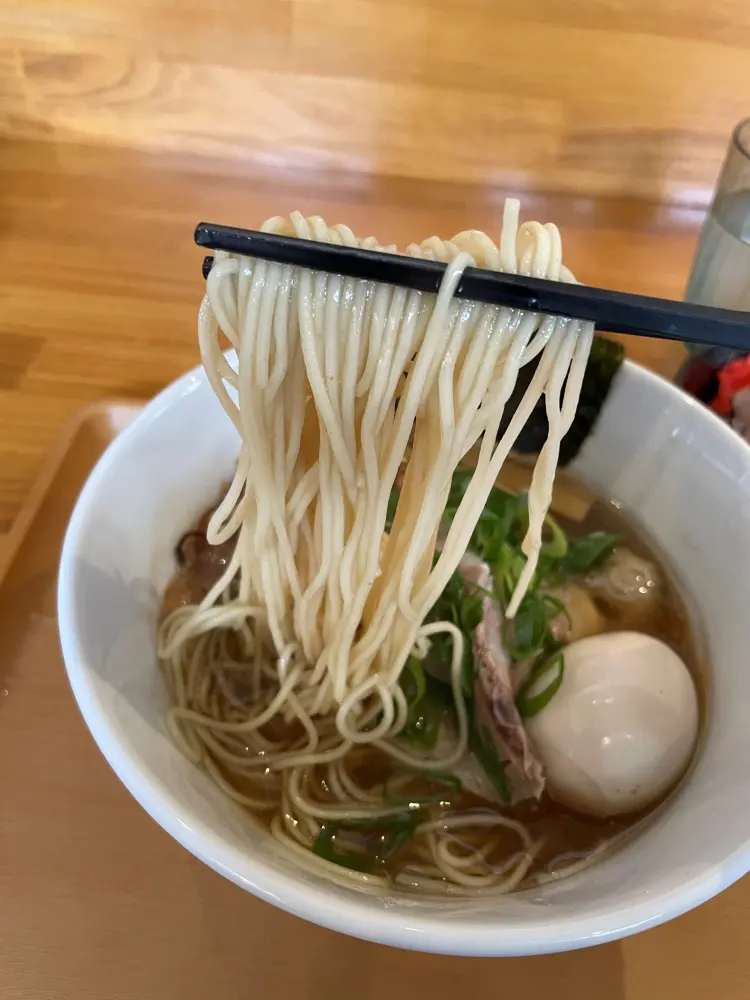 ストレートの細麺