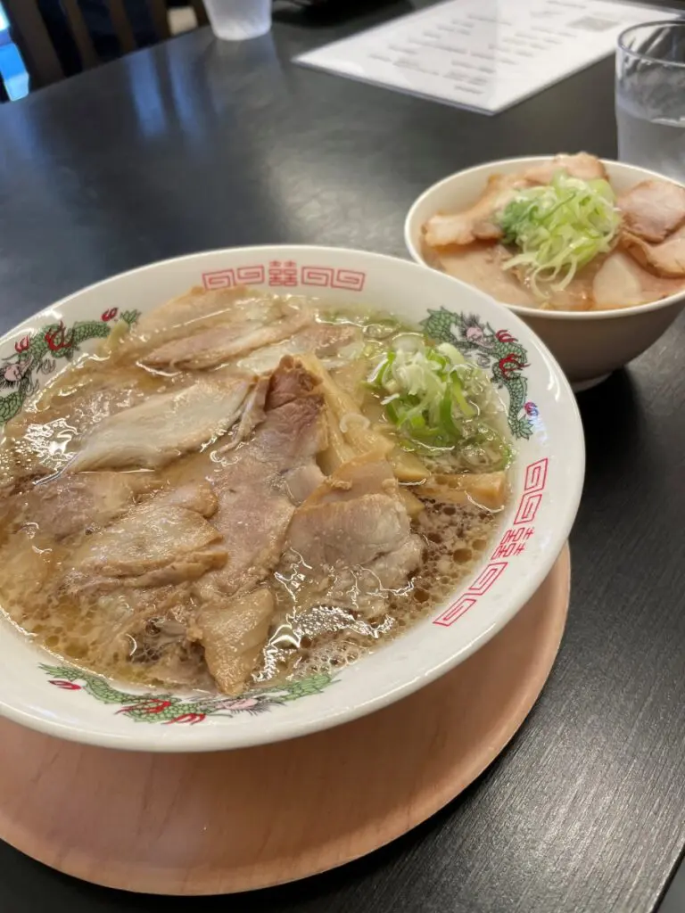 ラーメンとミニチャーシュー丼