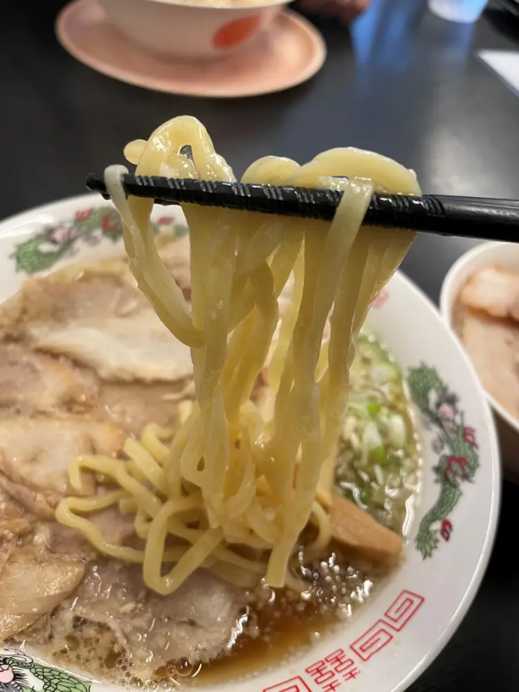 平打ちの太麺