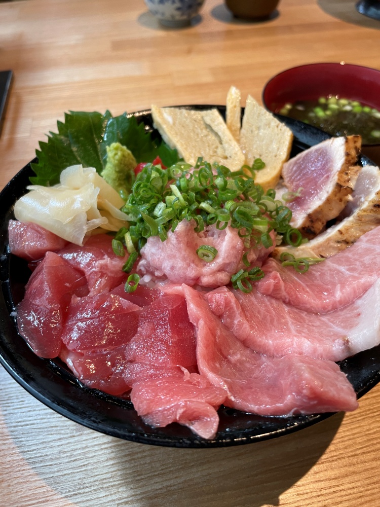 鮮度抜群な本鮪丼