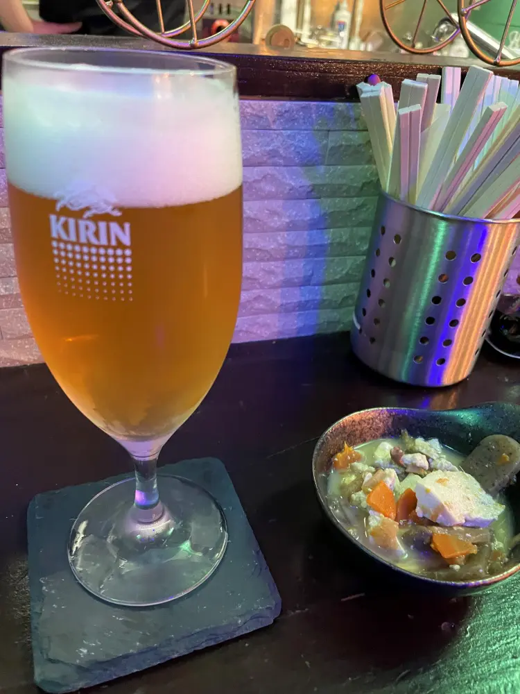 生ビールともつ煮込み