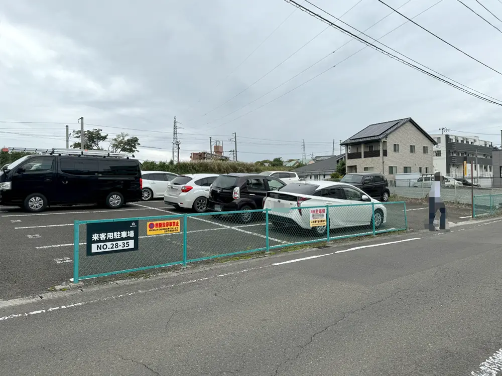 ウエニワカフェ 駐車場