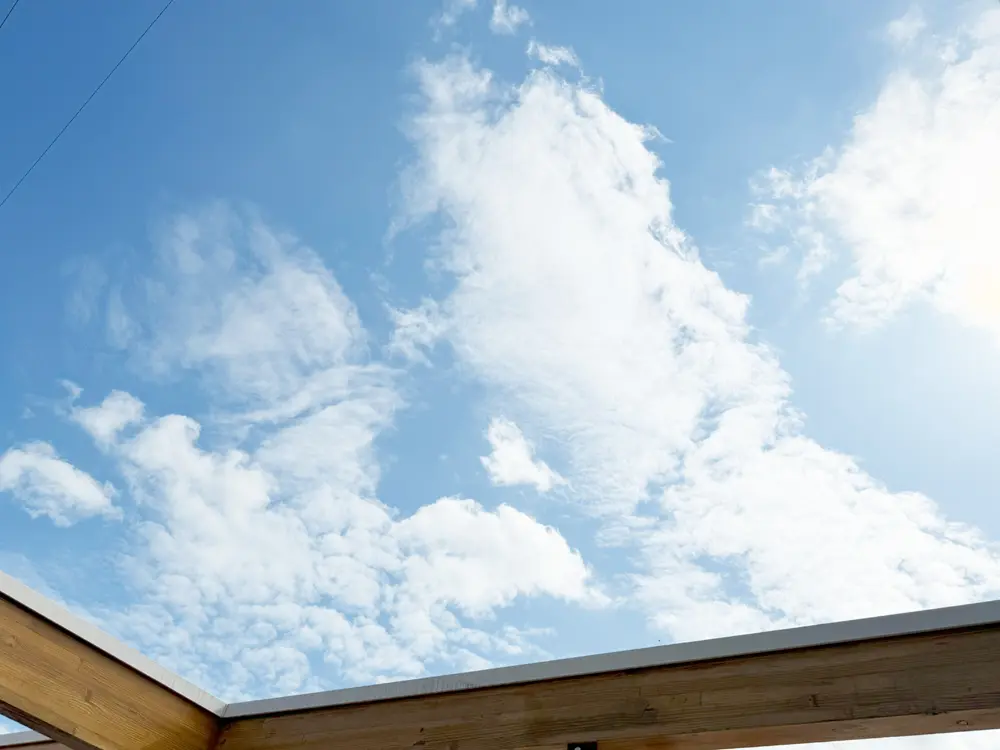 ウエ ニワ カフェから見える青空