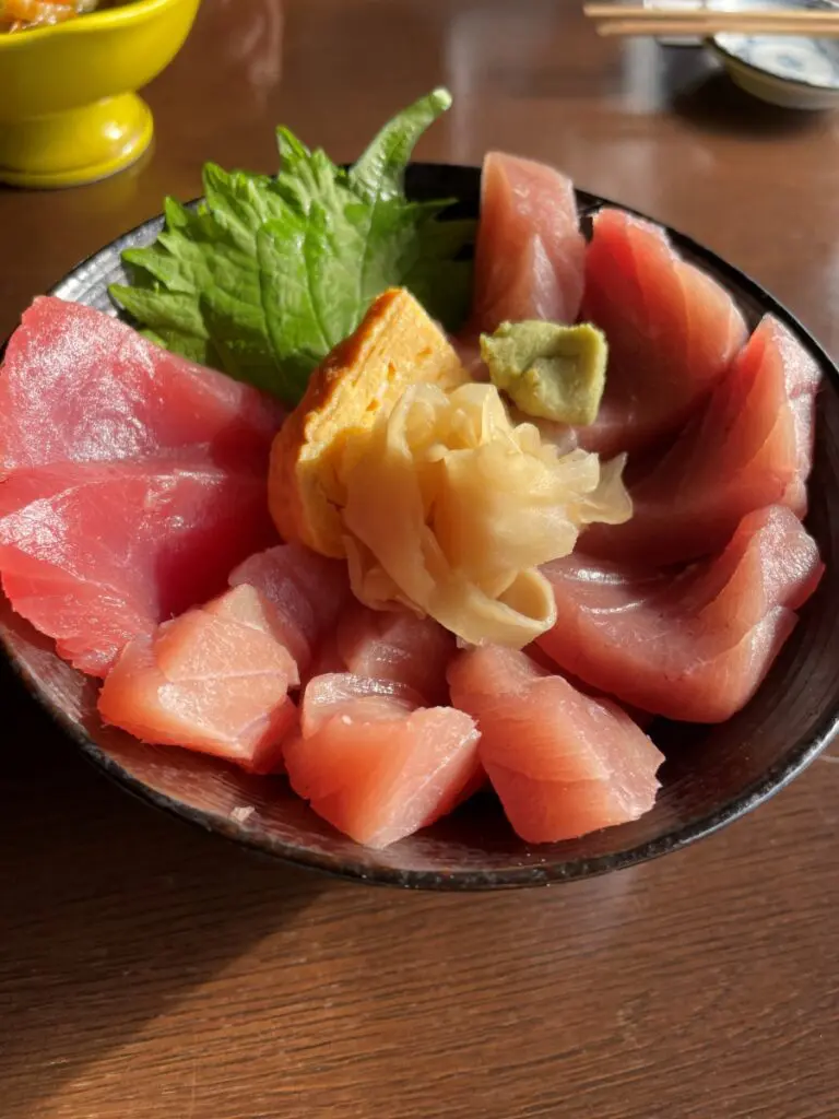 横山商店のまぐろ丼