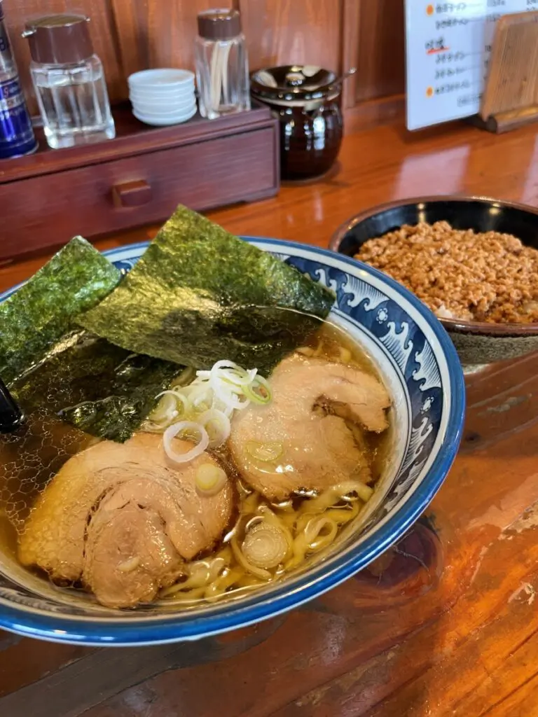 蔵特製ラーメンとひき肉ご飯