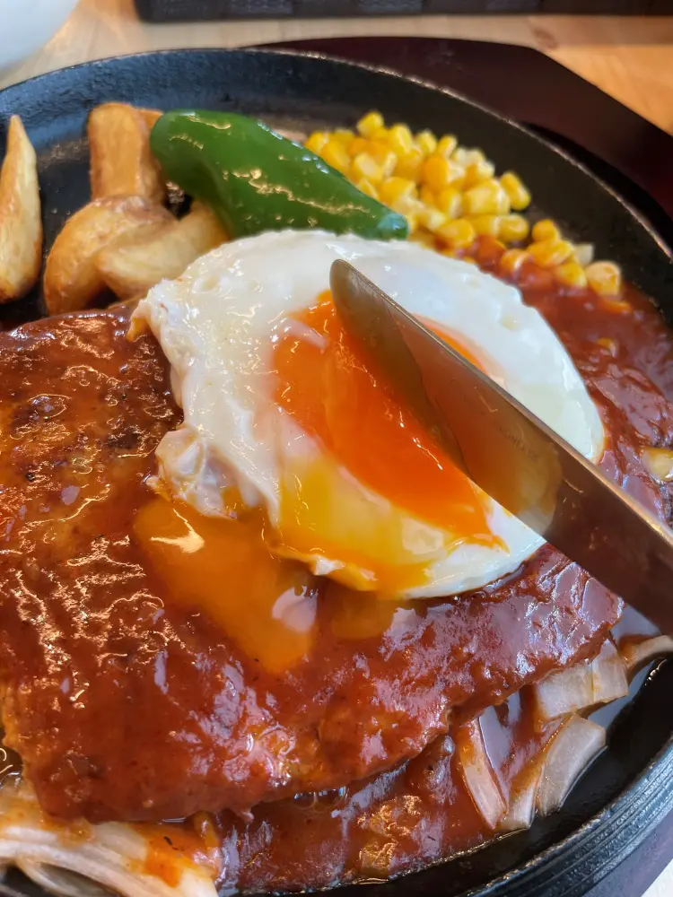 目玉焼きとハンバーグ