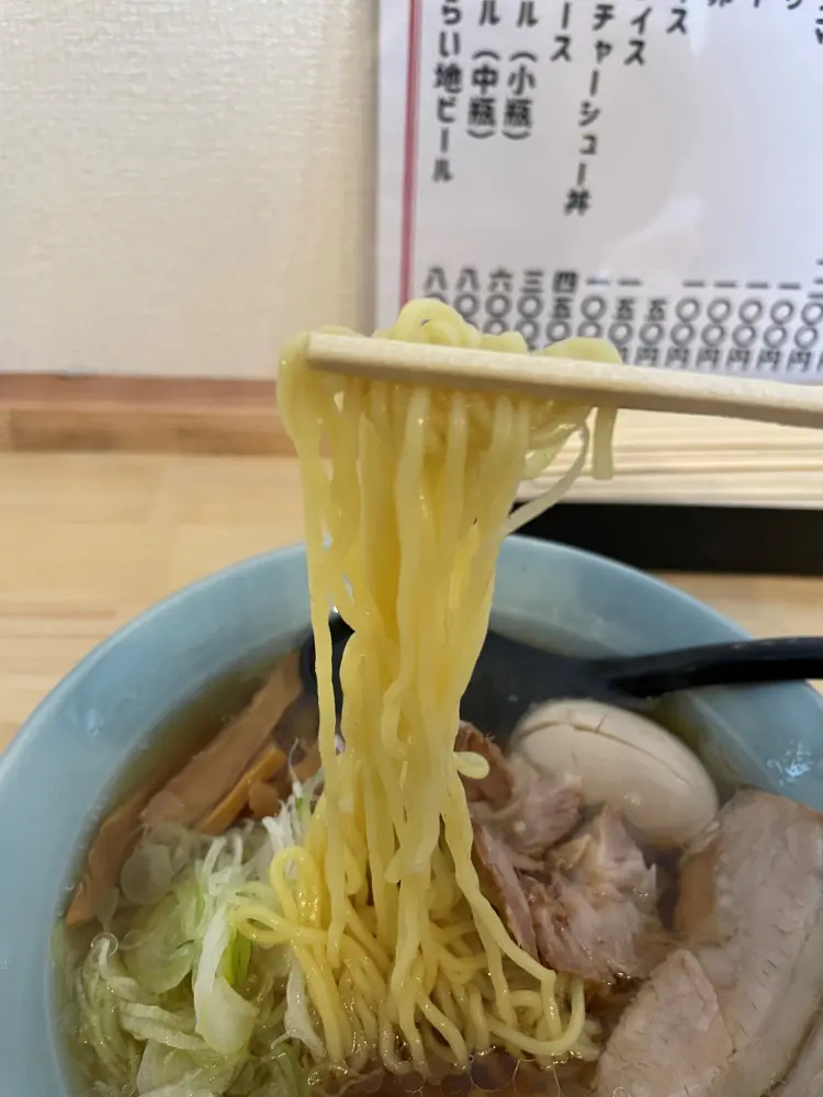 縮れのある細麺