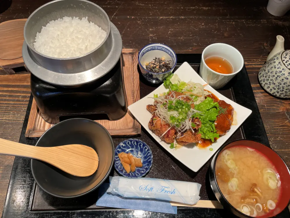 ミニハンバーグと鶏唐揚げセット