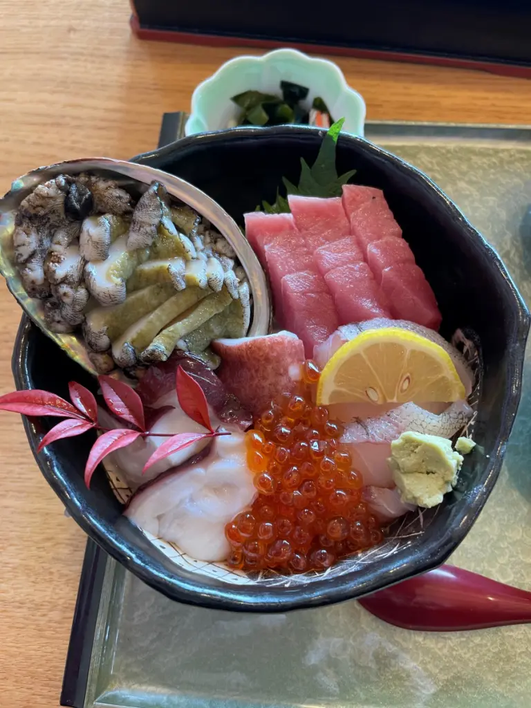 食事処 松原のあわび海鮮丼