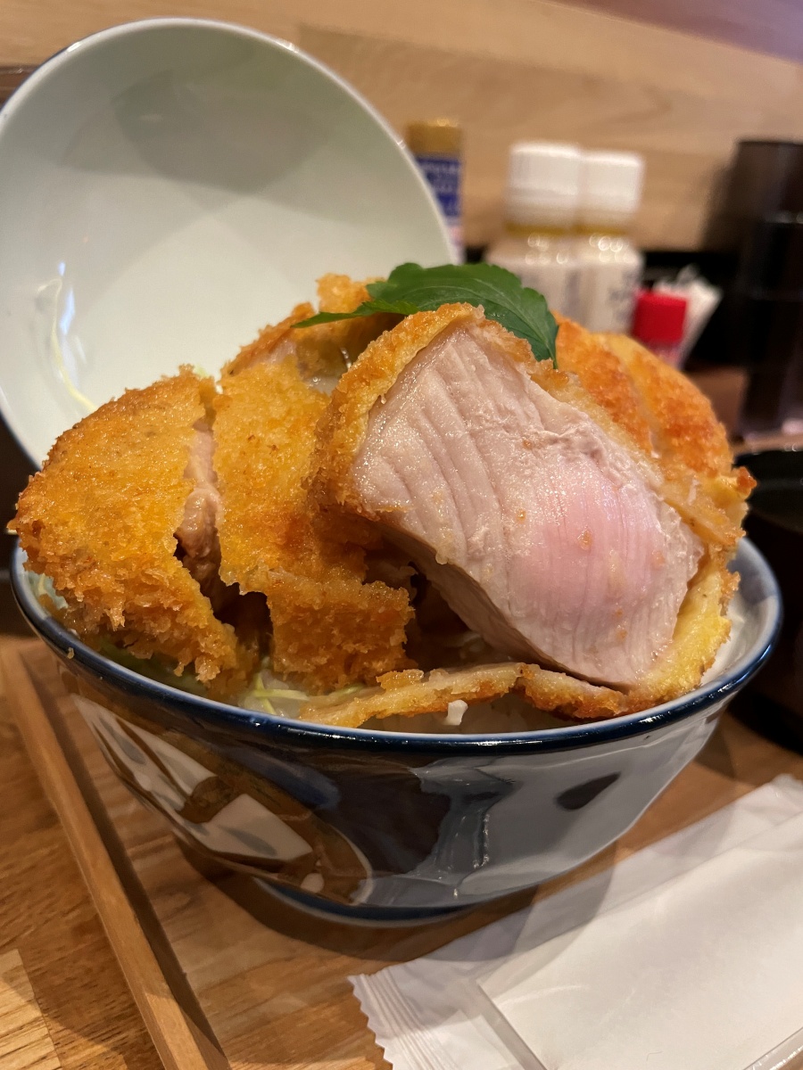 仙台市国分町に『肉食堂ゼットン』がオープン！全メニュー肉盛り盛りな