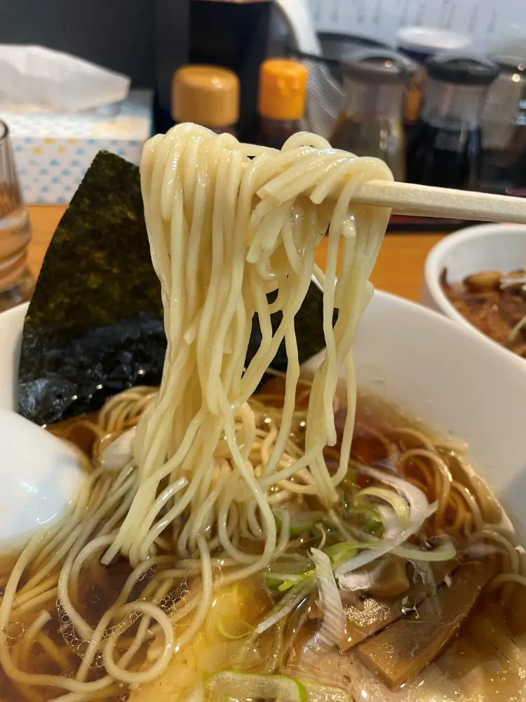 ストレートの細麺