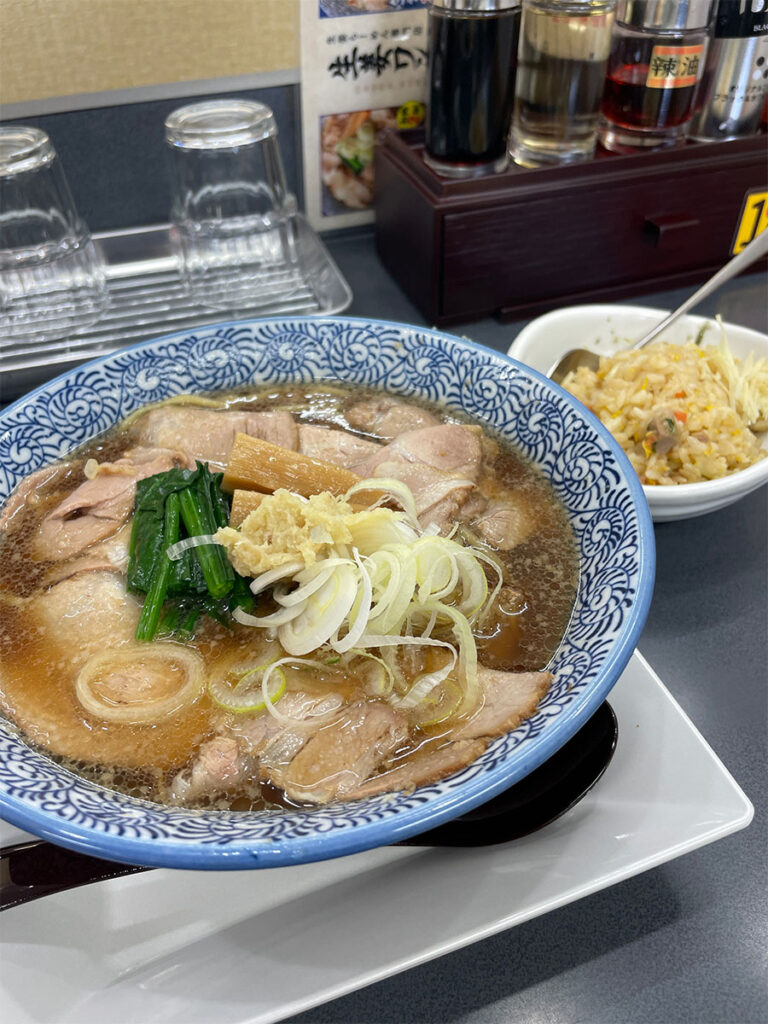 生姜ラーメンとミニチャーハン