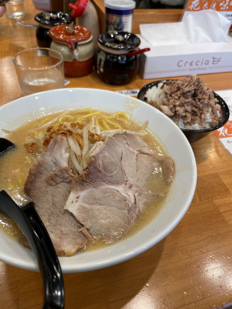 味噌ラーメンと肉丼