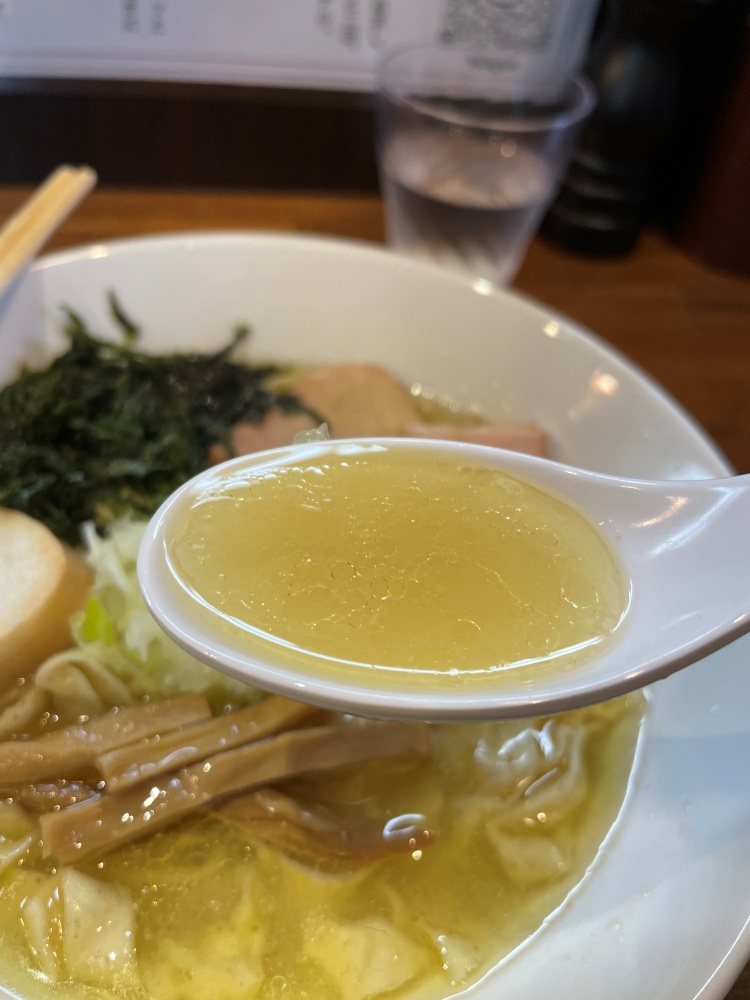 丸鶏とアサリのスープ