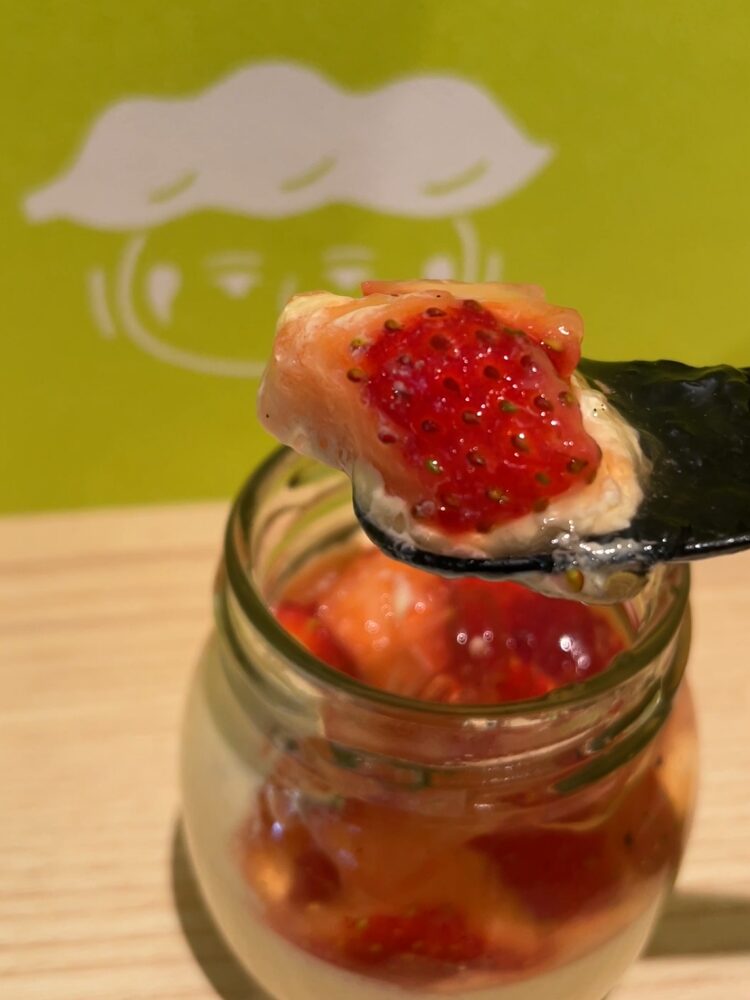 甘酸っぱい苺のプリン