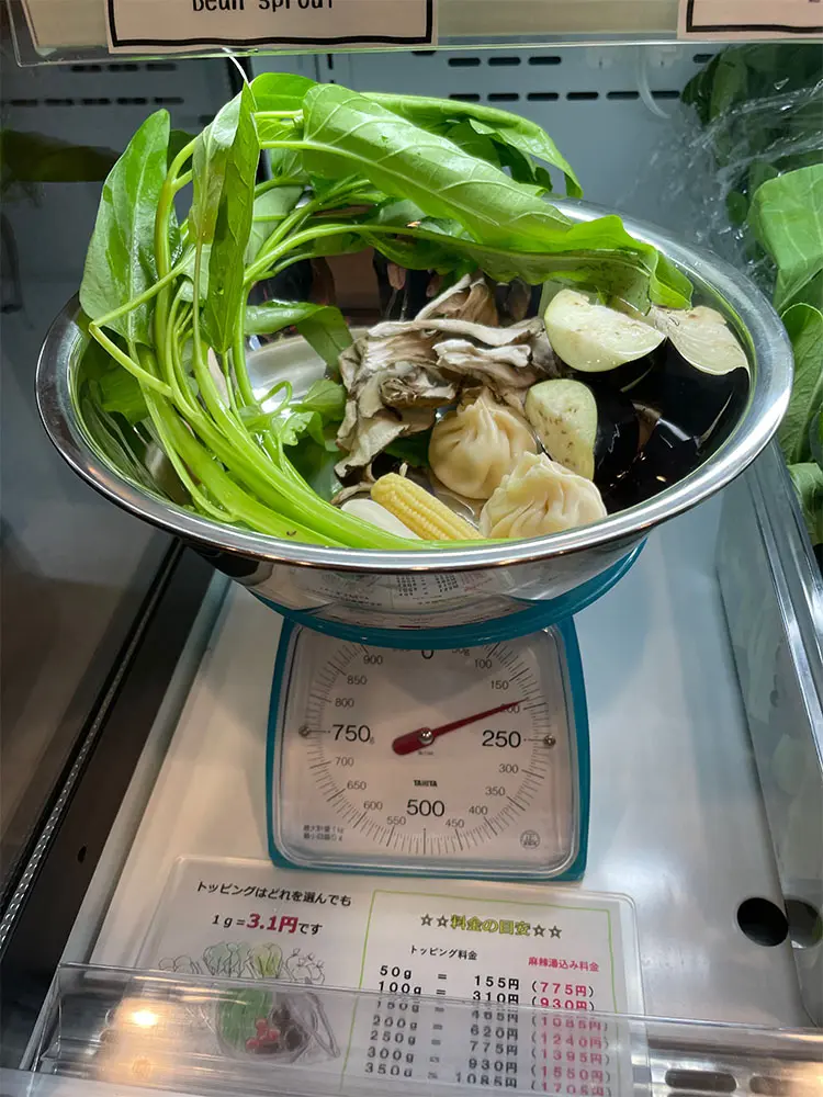 ハカリで具材を計量