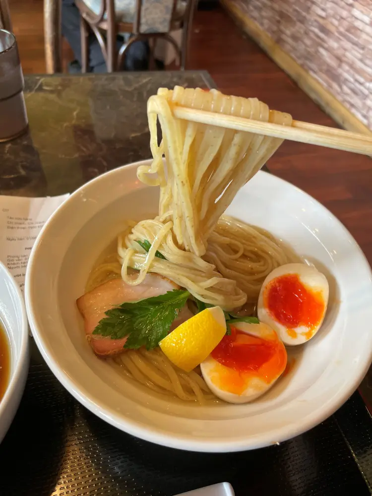 全粒粉入りの麺