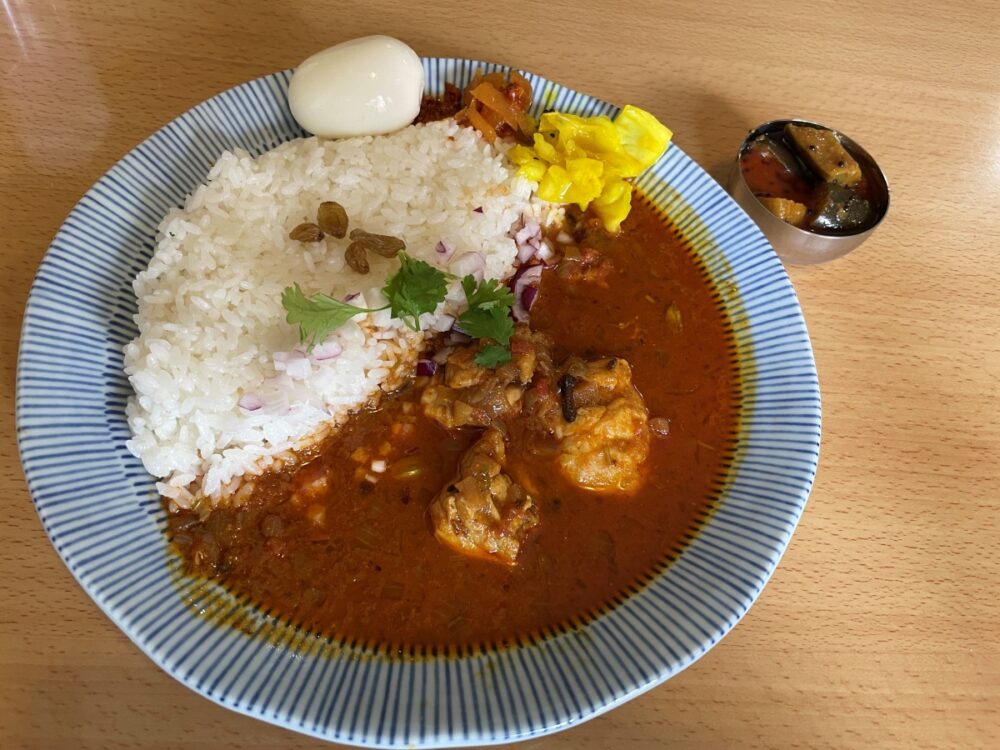 チキンカレーとナスのアチャール