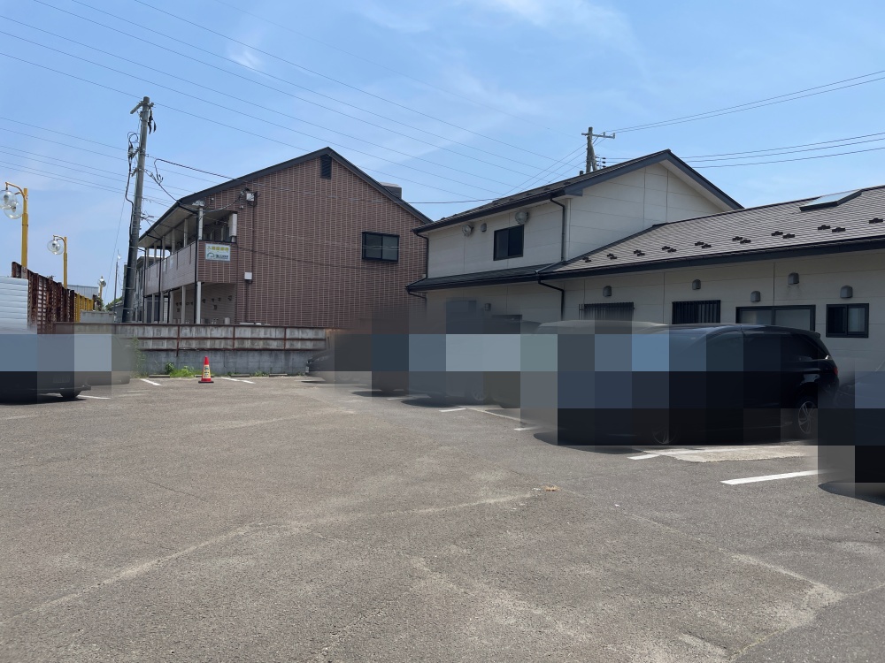 餃子の一富士 六丁の目店の駐車場