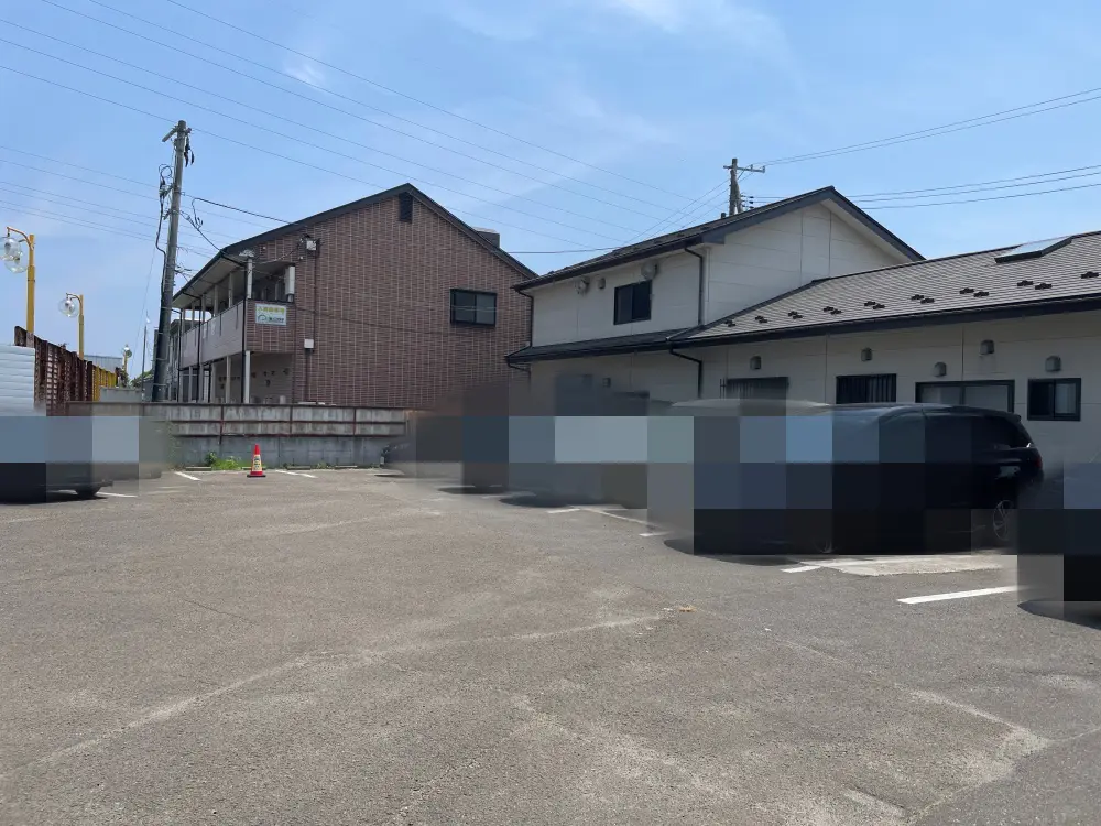 餃子の一富士 六丁の目店の駐車場