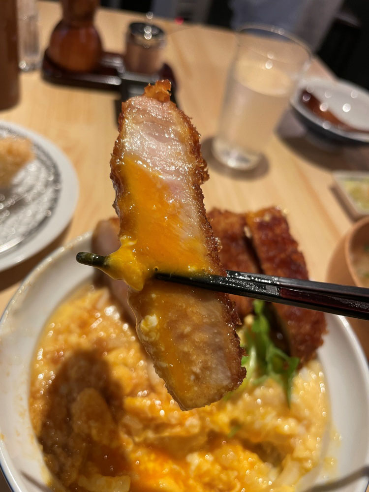 卵黄を付けたカツ