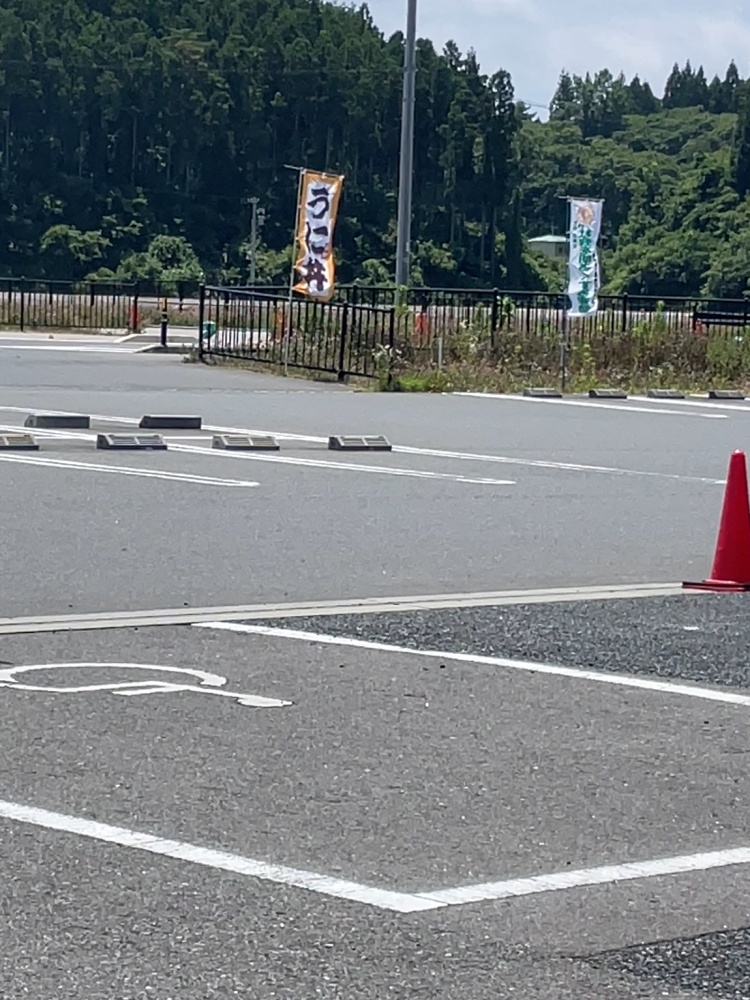 田束食堂の駐車場