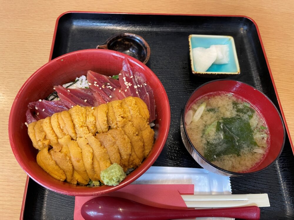 倍盛りうにマグロ丼