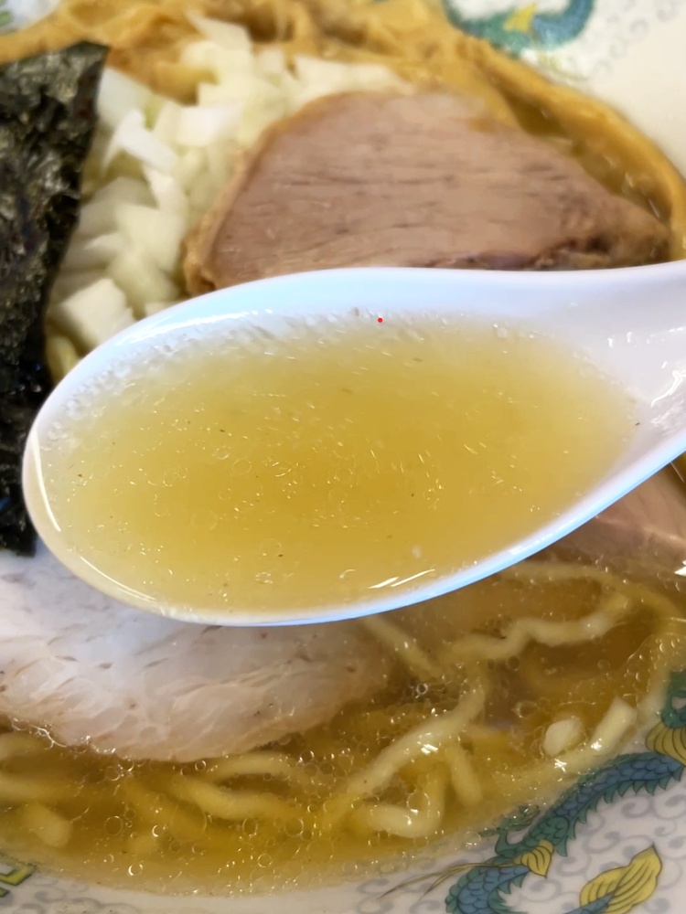 上品に煮干しの香るスープ