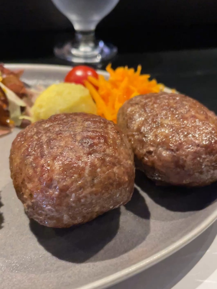 ゴロンと大きいハンバーグ