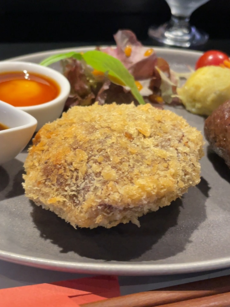 大きいメンチカツ
