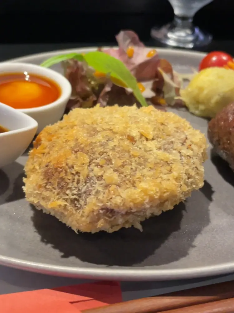 大きいメンチカツ