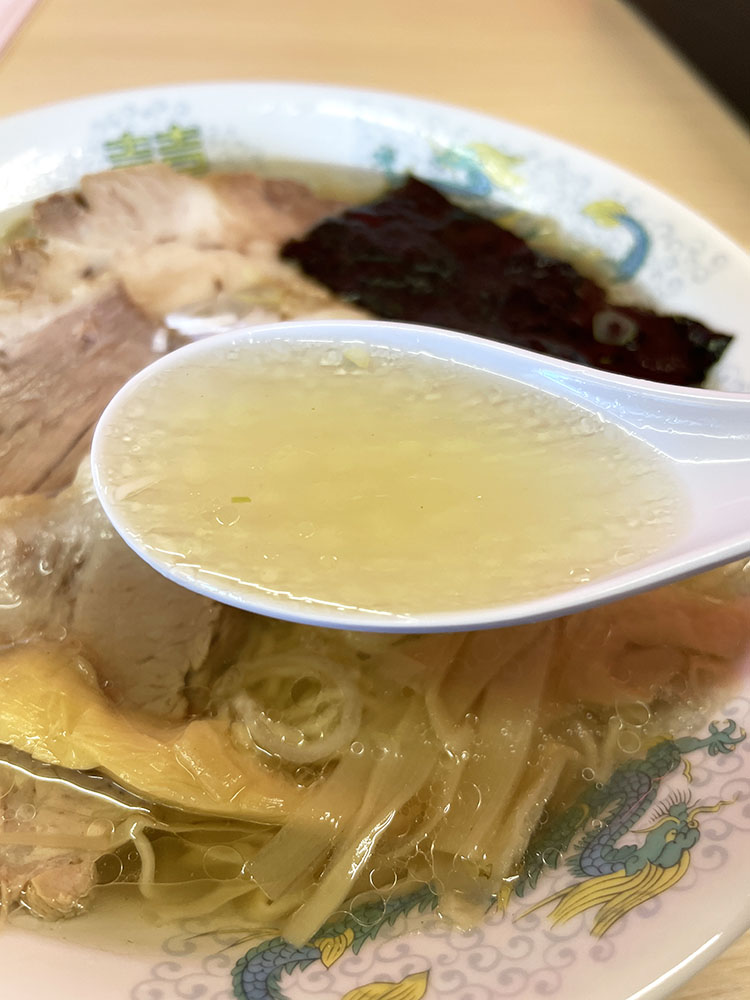 透き通る黄金スープ