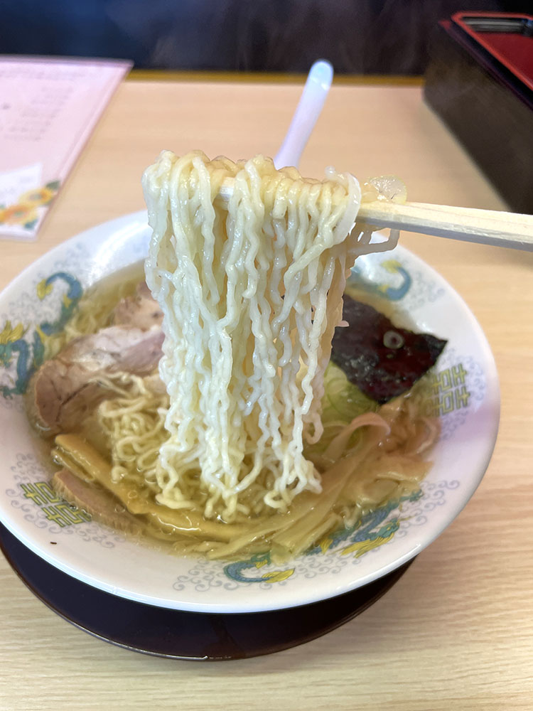 縮れの強い細麺