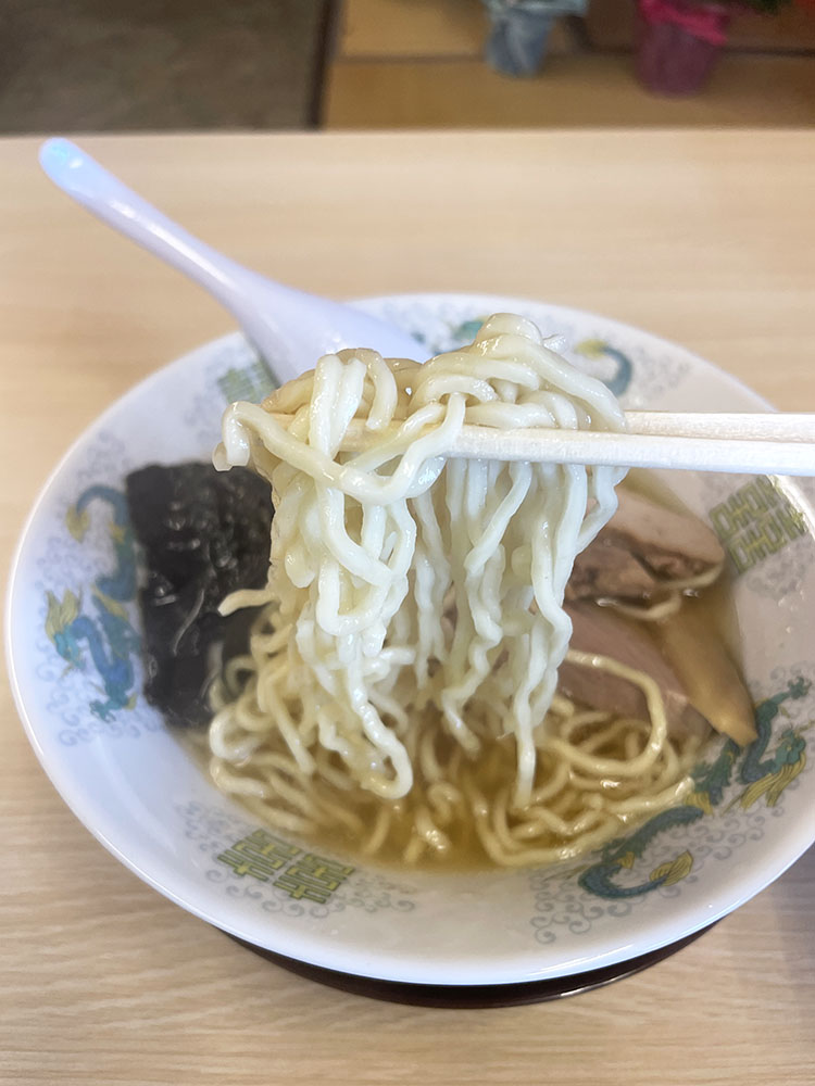 コシの強い中太麺
