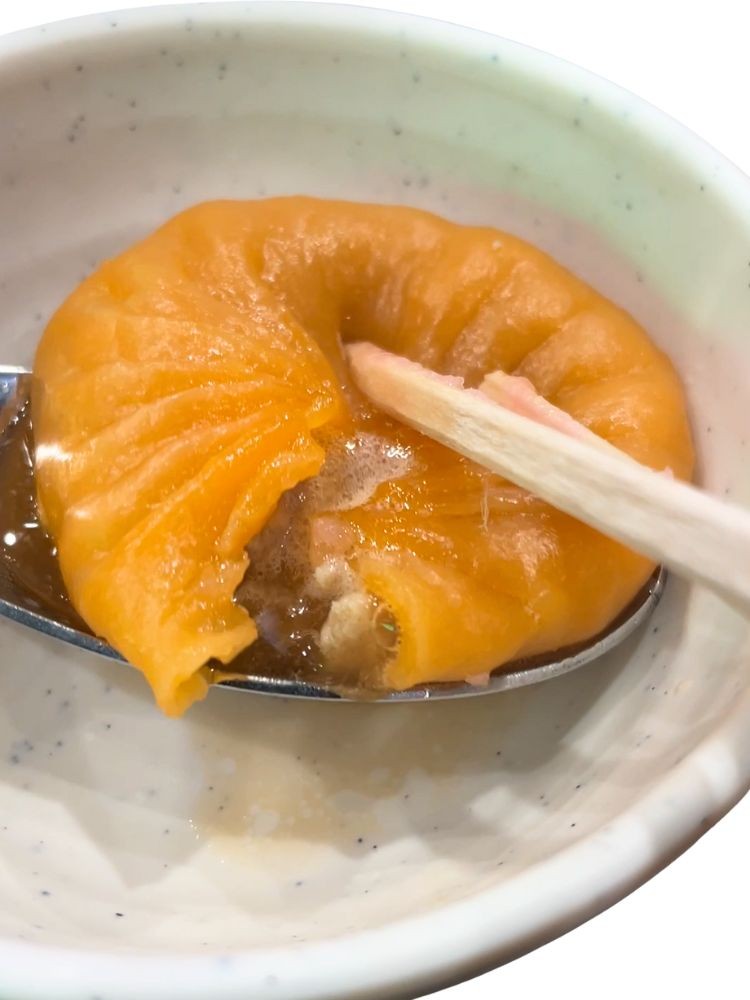 肉汁溢れる小籠包