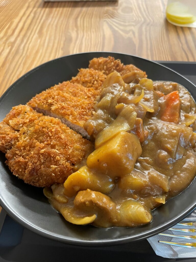 盛りの良いカツカレー