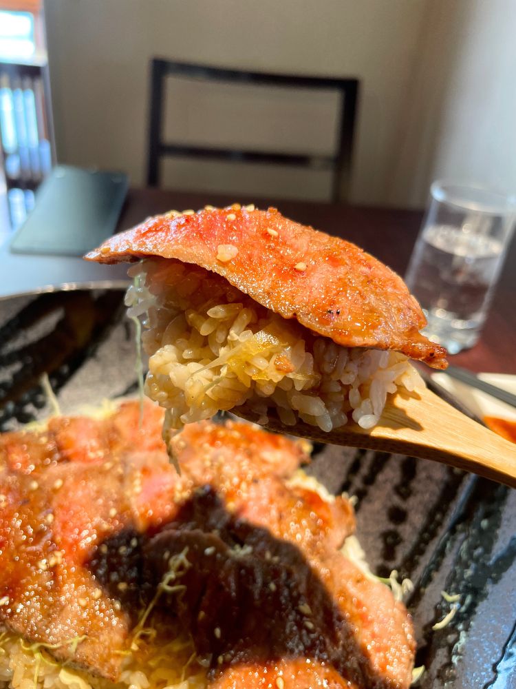 大蒜ソースのステーキ