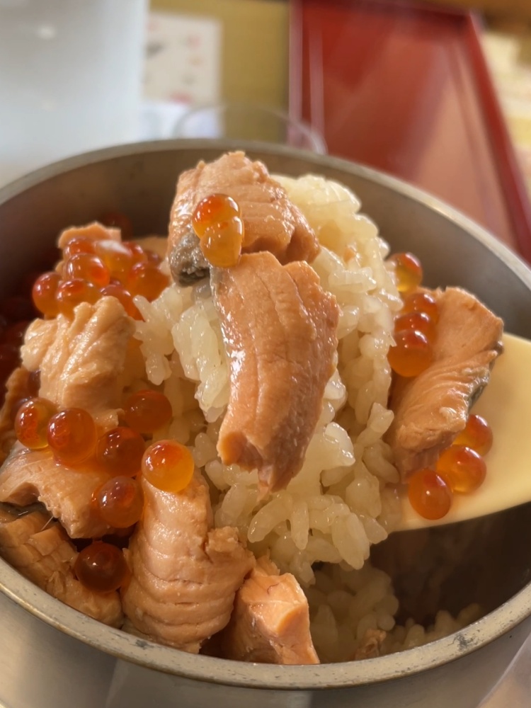 シャモジを入れたはらこ飯